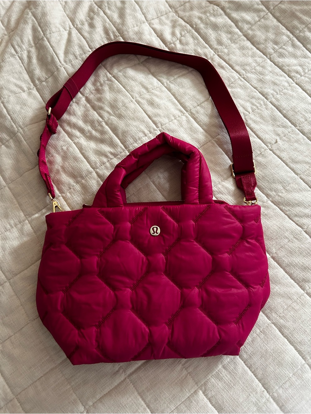 Lululemon quilty pleasures cross body in berry